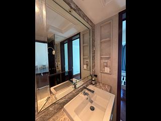 Wan Chai - The Avenue Phase 1 Block 5 03