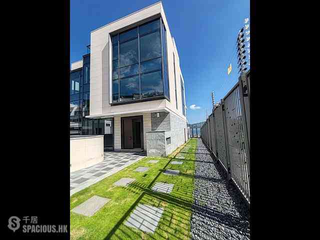Gold Coast / So Kwun Wat - The Duet 02