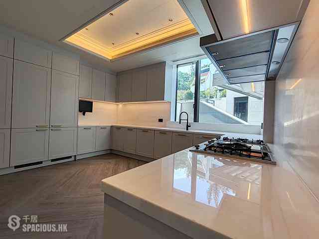 Gold Coast / So Kwun Wat - The Duet 05