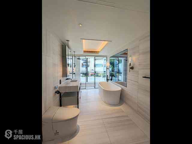 Gold Coast / So Kwun Wat - The Duet 17