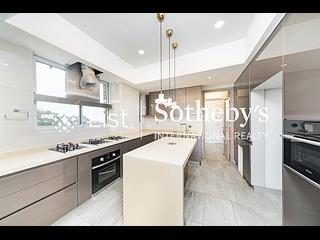 The Peak - Vivian Court 20