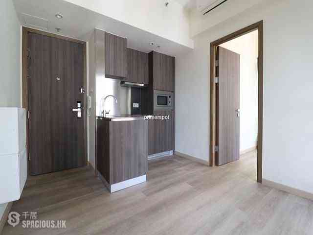 Mid Levels Central - 10, Mosque Street 02