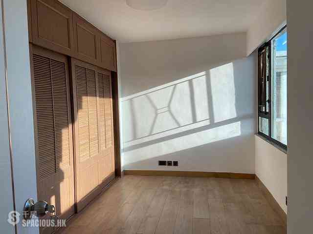 Yau Yat Chuen - Parc Oasis Block 18 08