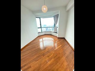 Mid Levels West - 80 Robinson Road 02