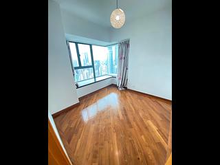 Mid Levels West - 80 Robinson Road 03