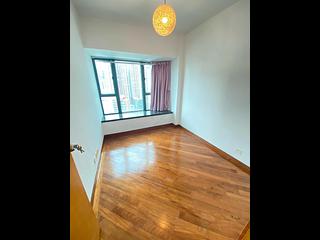 Mid Levels West - 80 Robinson Road 05