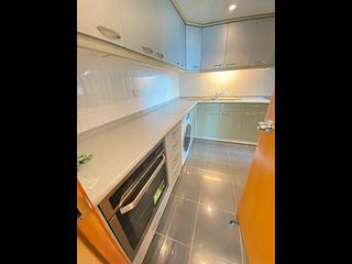 Mid Levels West - 80 Robinson Road 04