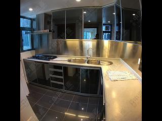 Mid Levels West - 80 Robinson Road 02