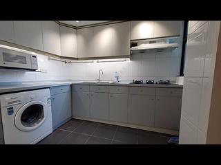 Mid Levels West - 80 Robinson Road 03