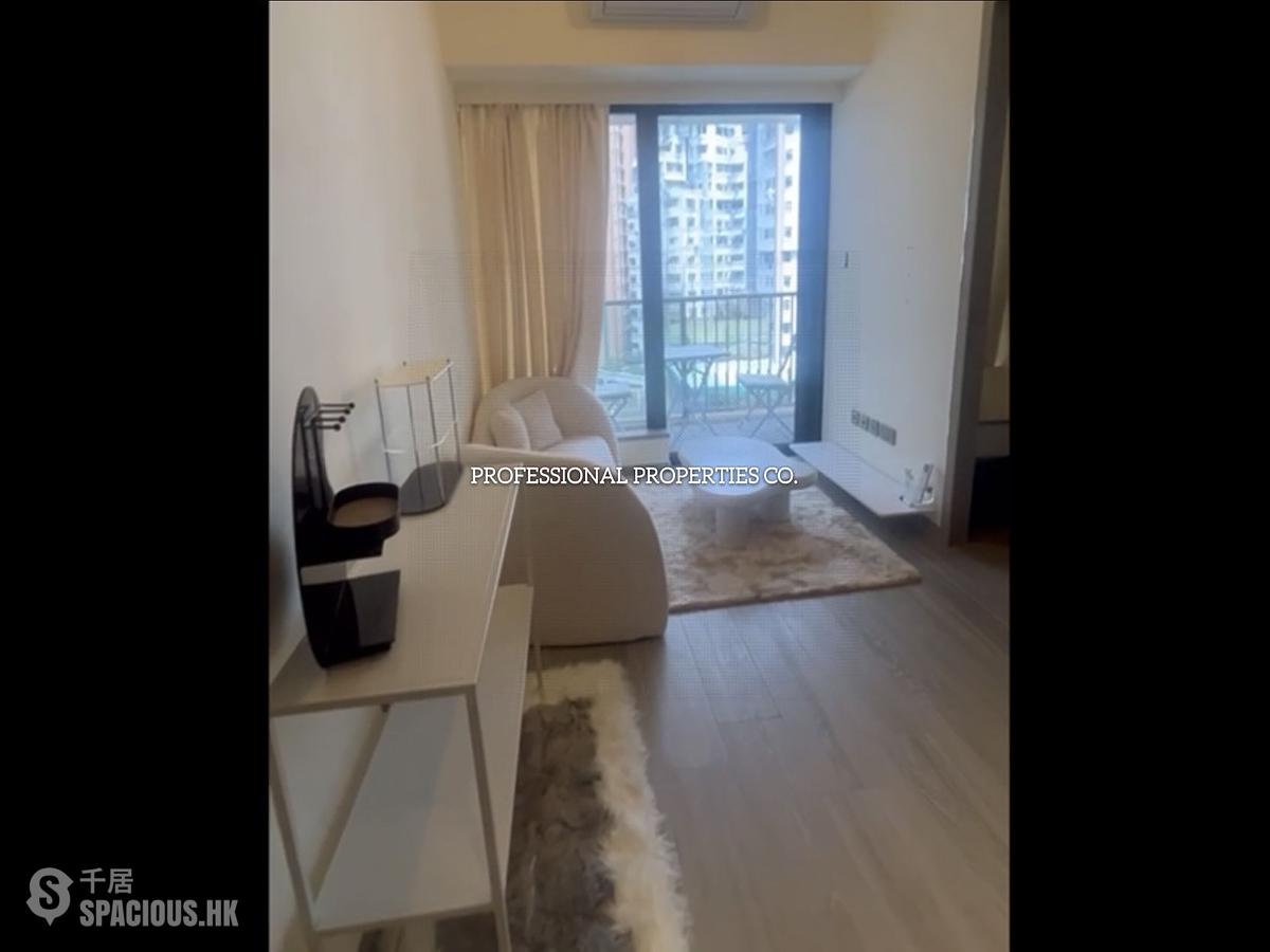 Sai Ying Pun - The Queens 01