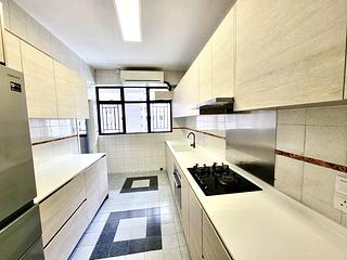 Mid Levels Central - Clovelly Court 06