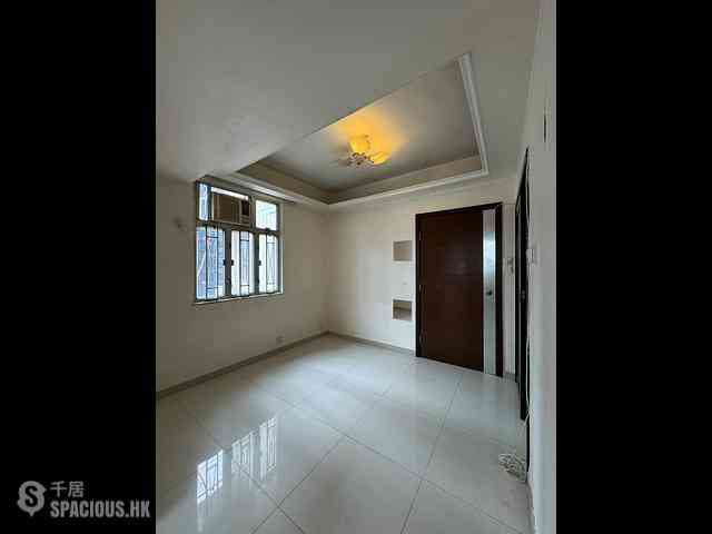North Point - Yik Hon Building 02