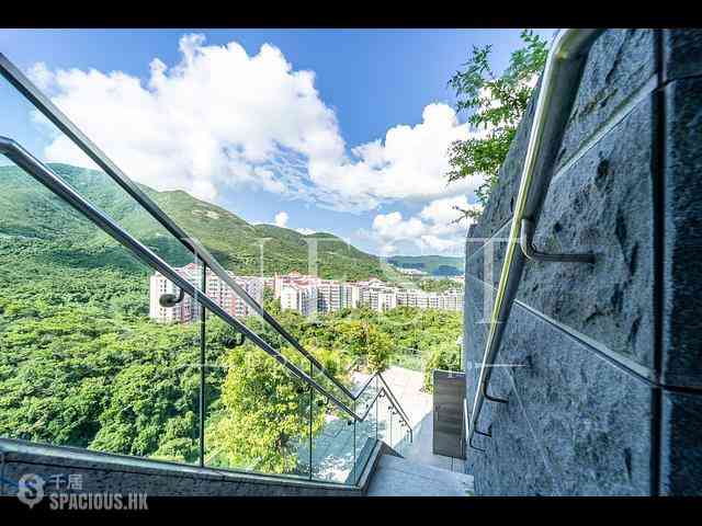 Chung Hom Kok - City Icon Block 1 04