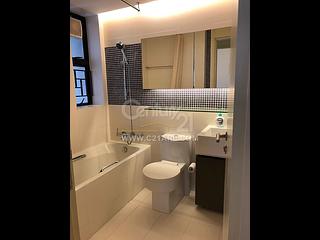 Mid Levels Central - Elegant Terrace 03