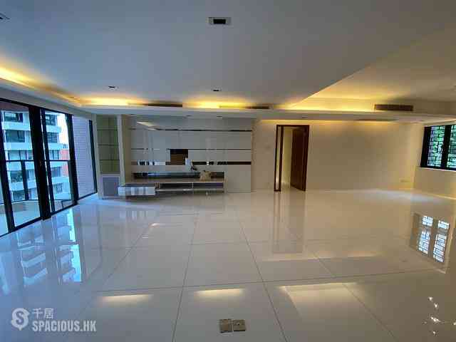 Mid Levels Central - Estoril Court Block 3 04
