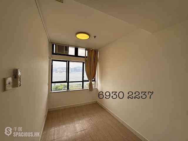 Sheung Wan - 76, Connaught Road West 04