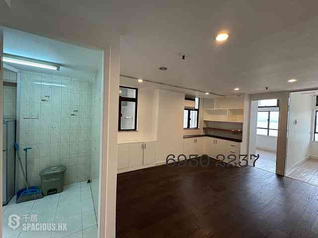 Sheung Wan - 76, Connaught Road West 10