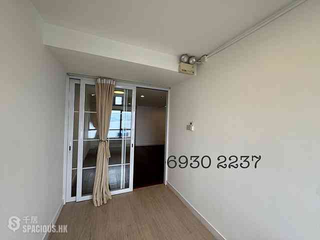Sheung Wan - 76, Connaught Road West 13