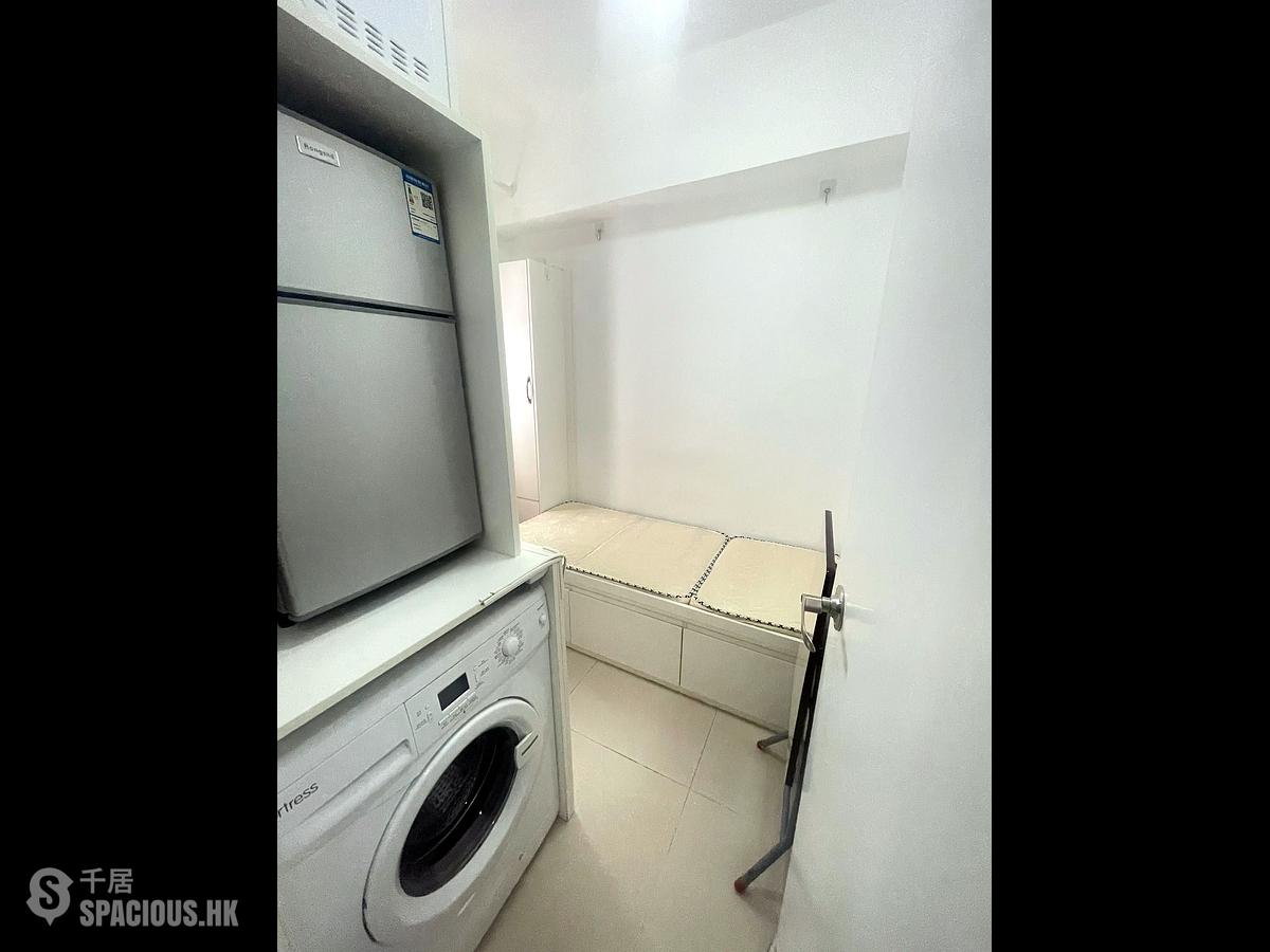 Sai Ying Pun - Tak Yan Building 01