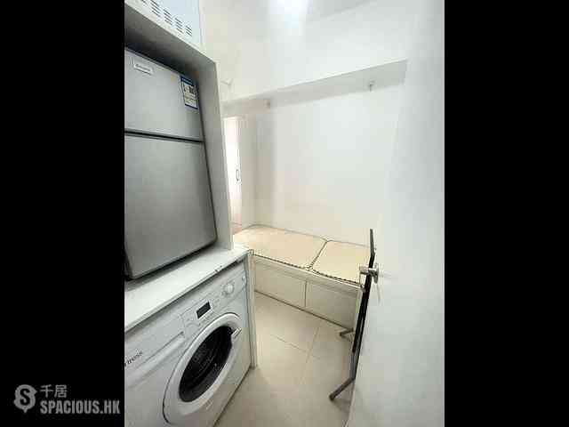 Sai Ying Pun - Tak Yan Building 01