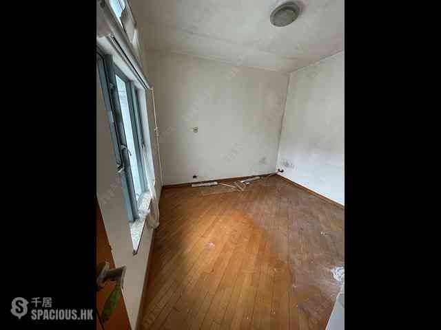 Tung Chung - Tung Chung Crescent Phase 2 Block 8 05
