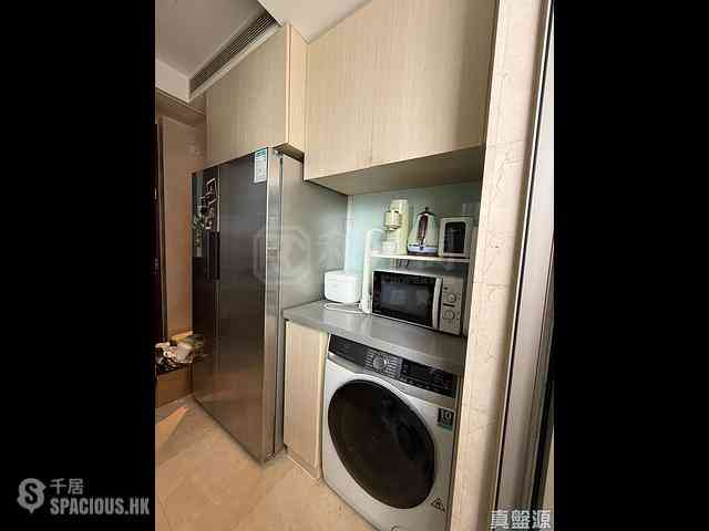 Yau Ma Tei - The Coronation Tower 2 05
