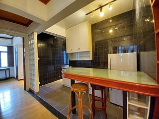 Mid Levels Central - Pak Fai Mansion 05