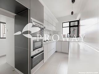 Mid Levels Central - Elegant Terrace 10