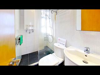 Causeway Bay - Lee King Mansion 14