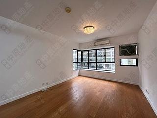 Mid Levels Central - Elegant Terrace 03