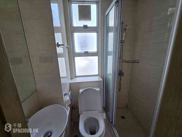 Wan Chai - Causeway Centre Block B 09