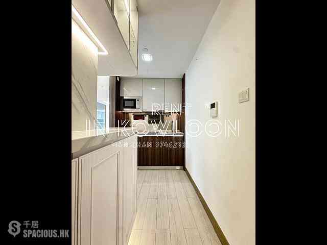 Tai Kok Tsui - L・Living 23 02