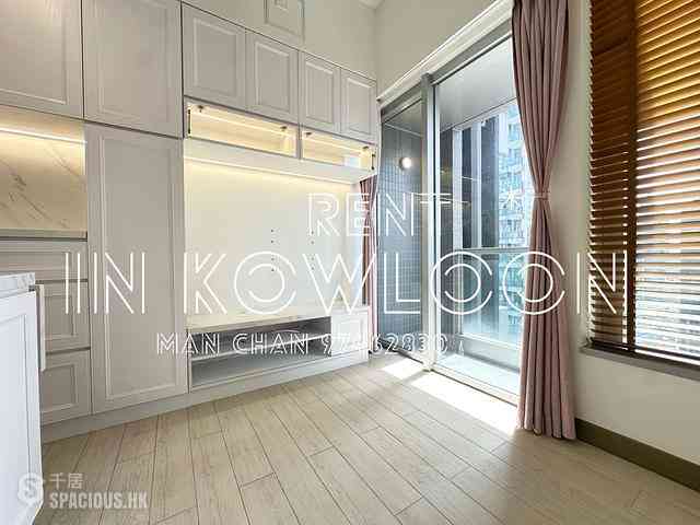 Tai Kok Tsui - L・Living 23 04