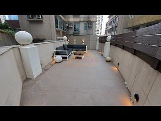 Mid Levels Central - Windsor Court 06