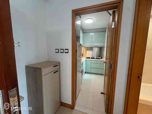 Tung Chung - Coastal Skyline Phase 3 La Rossa Block B (Block 8) 04