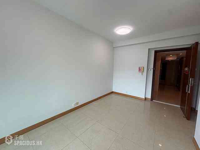 Tung Chung - Coastal Skyline Phase 3 La Rossa Block B (Block 8) 06