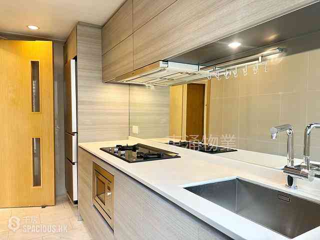 Tung Chung - The Visionary Tower 10 02