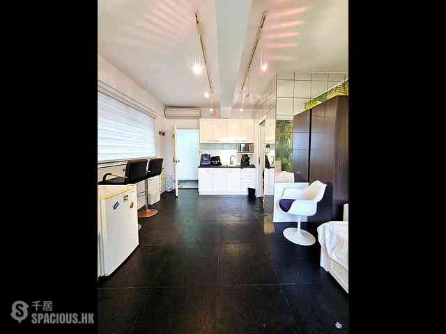 Wan Chai - King Sing House 04
