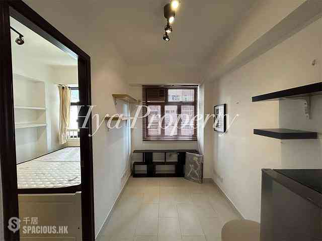 Sai Ying Pun - 99C, High Street 03