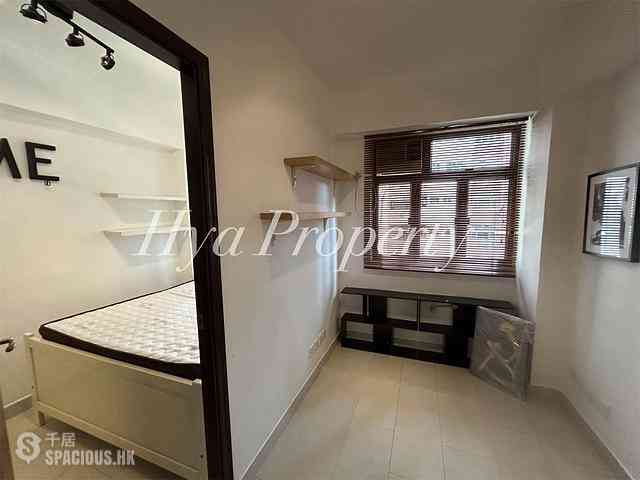 Sai Ying Pun - 99C, High Street 04