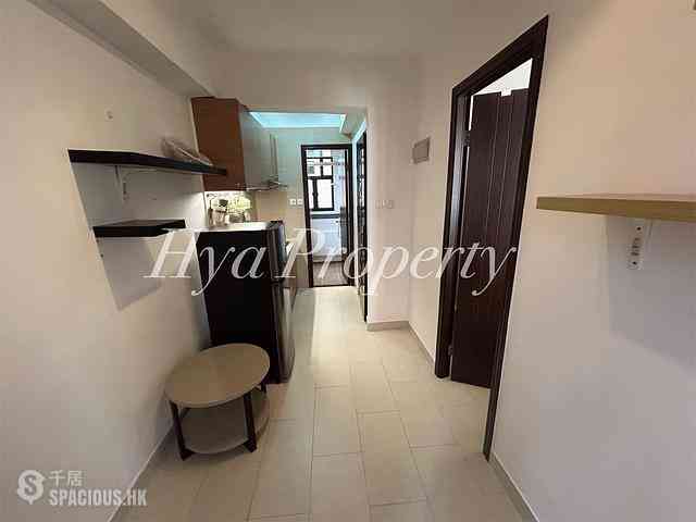 Sai Ying Pun - 99C, High Street 05