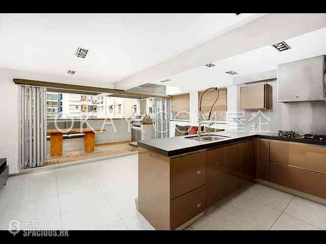 Wan Chai - Luckifast Building 05