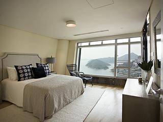 Repulse Bay - The Lily 07
