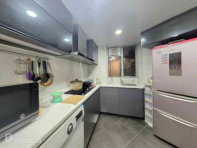 Tung Chung - Caribbean Coast Phase 1 Monterey Cove Tower 1 06