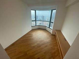 Mid Levels West - 80 Robinson Road 05