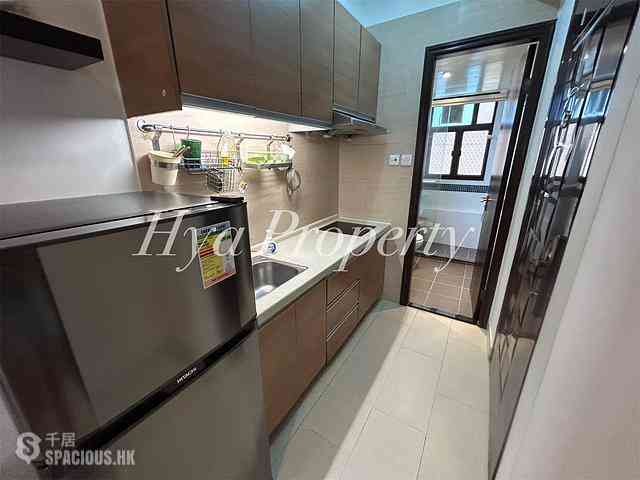Sai Ying Pun - 99C, High Street 08