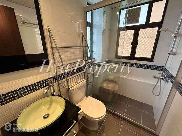 Sai Ying Pun - 99C, High Street 09