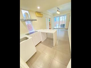 Mid Levels Central - Good View Court 04