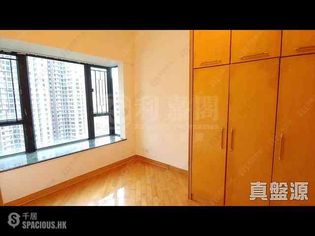 Fortress Hill - Le Sommet Block 1 03