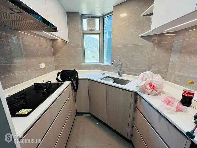 Tung Chung - Caribbean Coast Phase 2 Albany Cove Tower 6 02